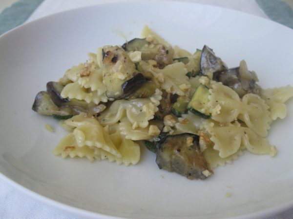 Farfalle alle verdure grigliate con gorgonzola e noci