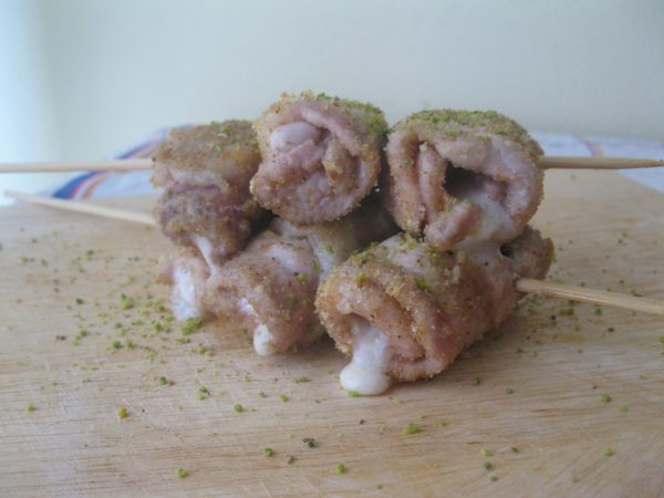 Involtini di maiale gorgonzola e pistacchio