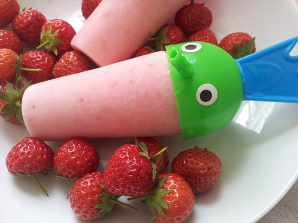 Ghiaccioli di yogurt e fragole
